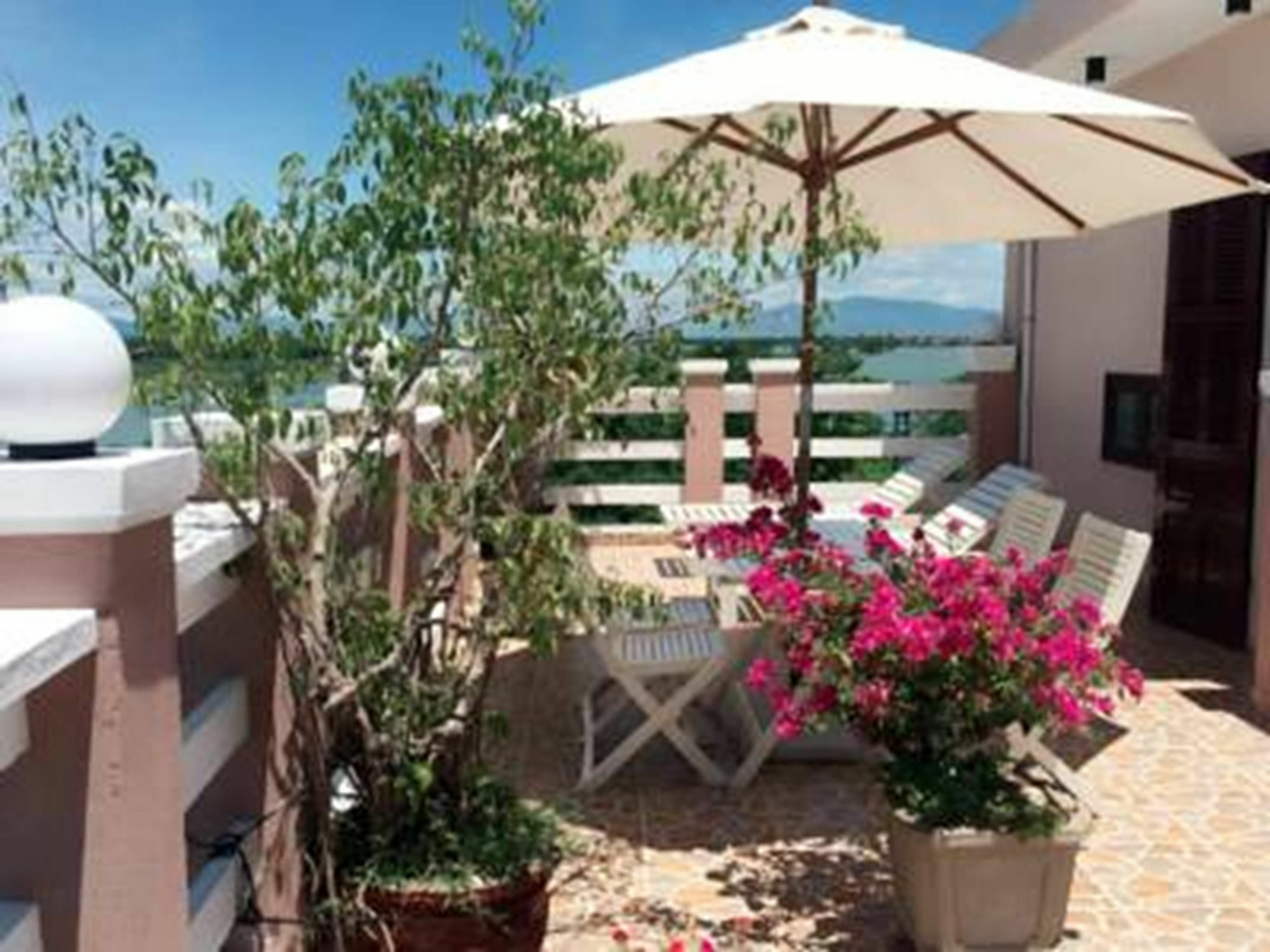 Riverlife Homestay Хойан Экстерьер фото